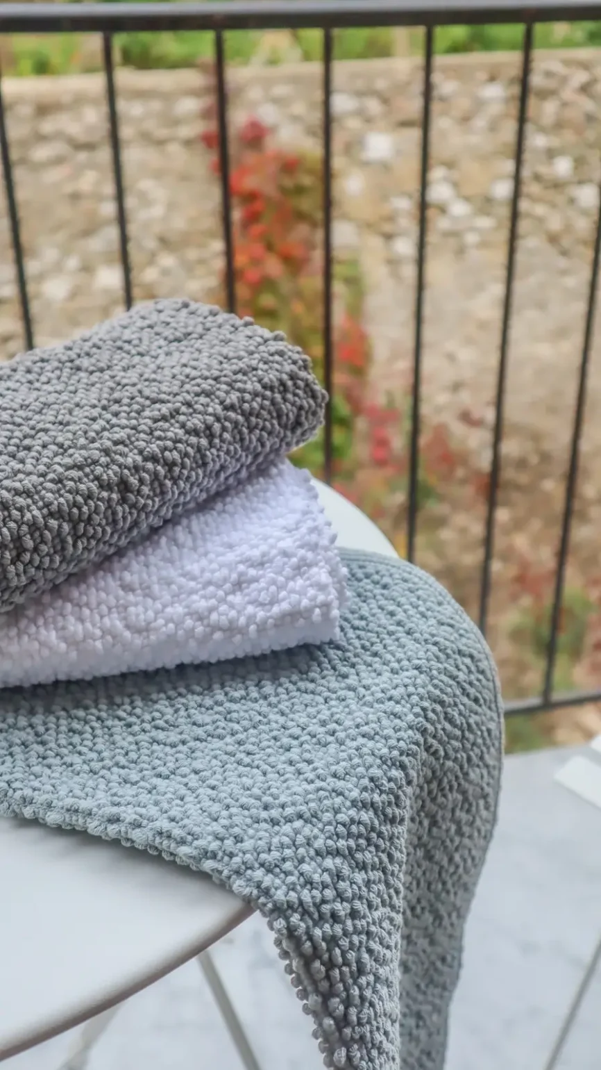 Tuscany cotton bath mat – soft absorbent floor towel dotted